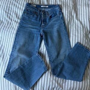 Wedgie Straight Leg Levi Jeans | 24